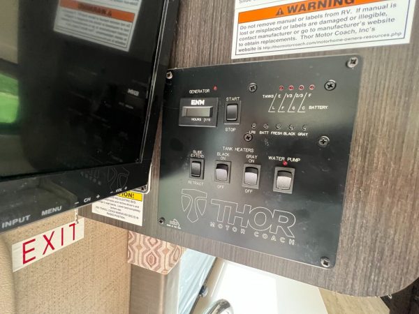 2018 Thor Motor Coach Vegas 25.3 - Image 11