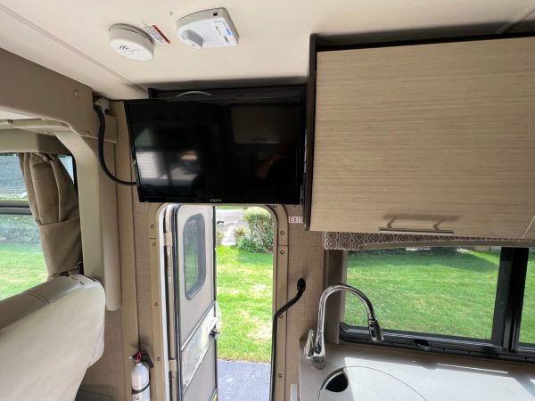 2018 Thor Motor Coach Vegas 25.3 - Image 19