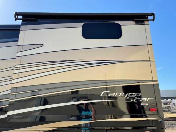 2016 Newmar Canyon Star 3911 - Image 25