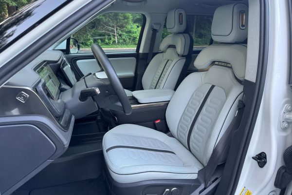 2025 Rivian R1S Adventure Edition - Image 101