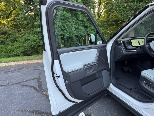 2025 Rivian R1S Adventure Edition - Image 75