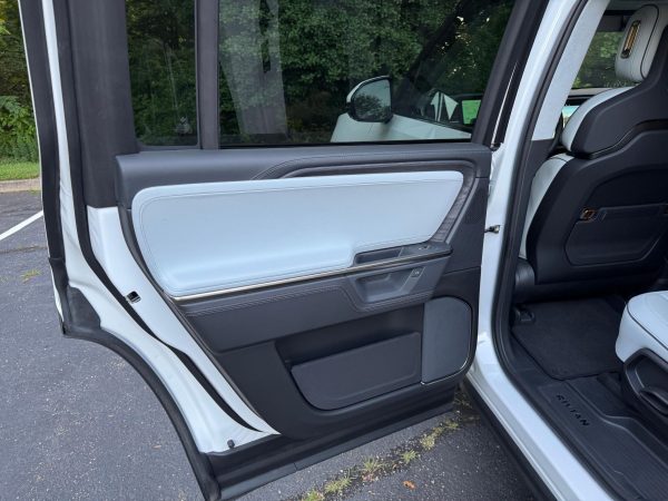 2025 Rivian R1S Adventure Edition - Image 91