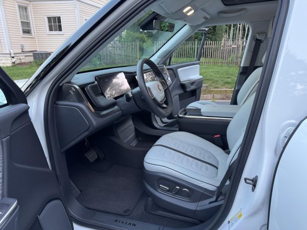 2025 Rivian R1S Adventure Edition - Image 6