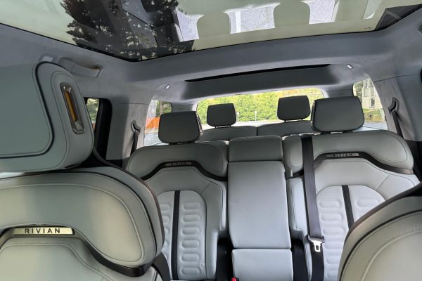 2025 Rivian R1S Adventure Edition - Image 98
