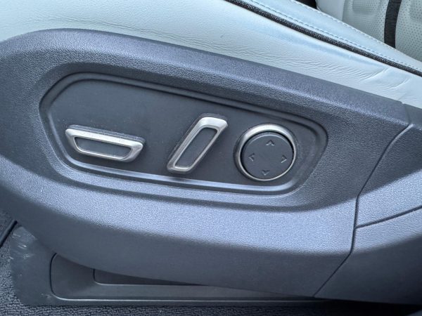 2025 Rivian R1S Adventure Edition - Image 7