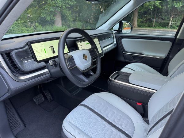 2025 Rivian R1S Adventure Edition - Image 8