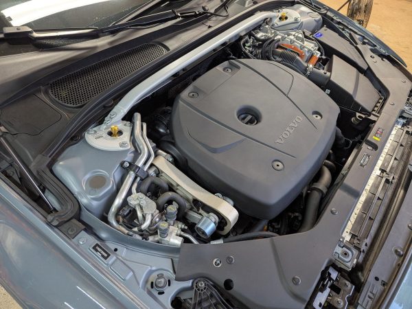 2022 Volvo V60 T8 Polestar Engineered Extended Range - Image 11