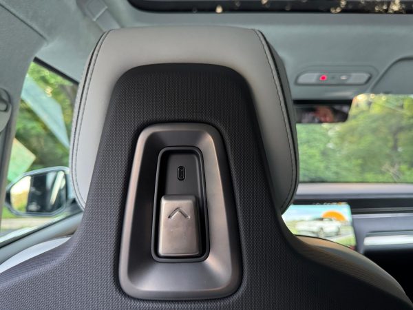 2025 Rivian R1S Adventure Edition - Image 14