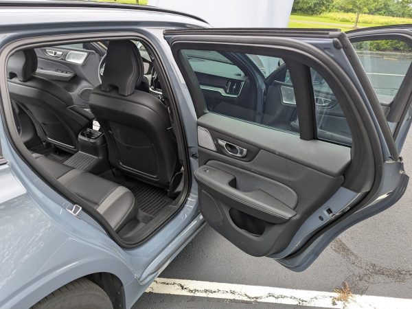 2022 Volvo V60 T8 Polestar Engineered Extended Range - Image 15