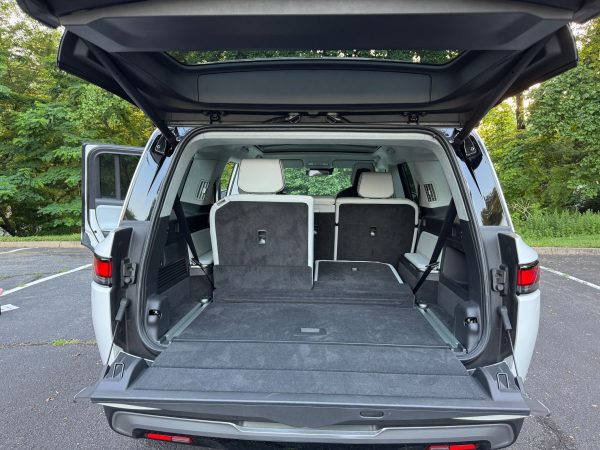 2025 Rivian R1S Adventure Edition - Image 17