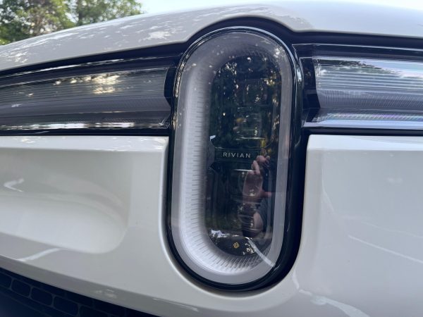 2025 Rivian R1S Adventure Edition - Image 19