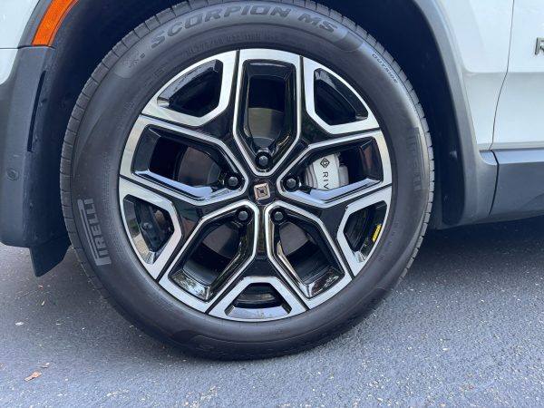 2025 Rivian R1S Adventure Edition - Image 22