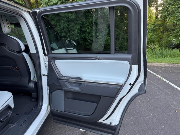 2025 Rivian R1S Adventure Edition - Image 23