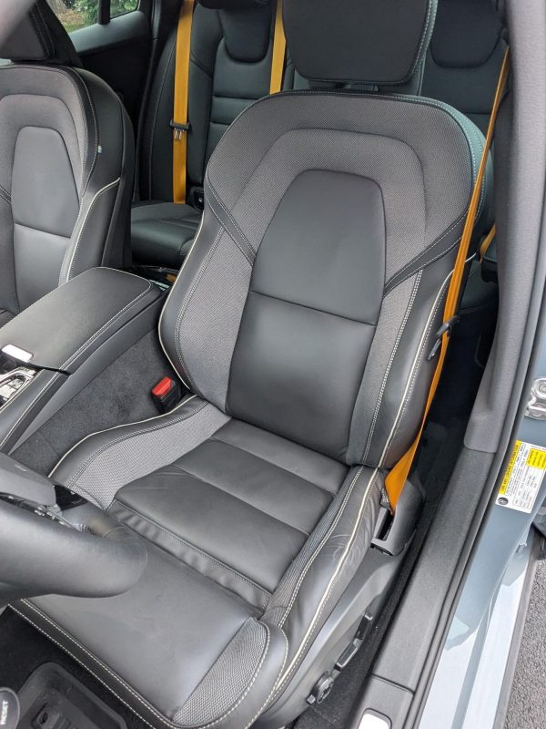 2022 Volvo V60 T8 Polestar Engineered Extended Range - Image 26