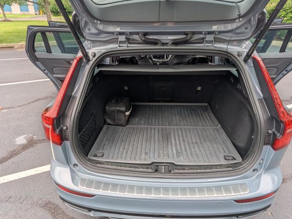2022 Volvo V60 T8 Polestar Engineered Extended Range - Image 28