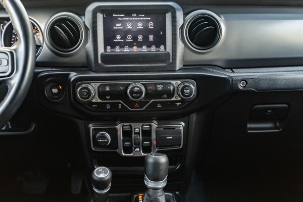 2022 Jeep Gladiator Willys - Image 40