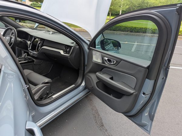 2022 Volvo V60 T8 Polestar Engineered Extended Range - Image 31