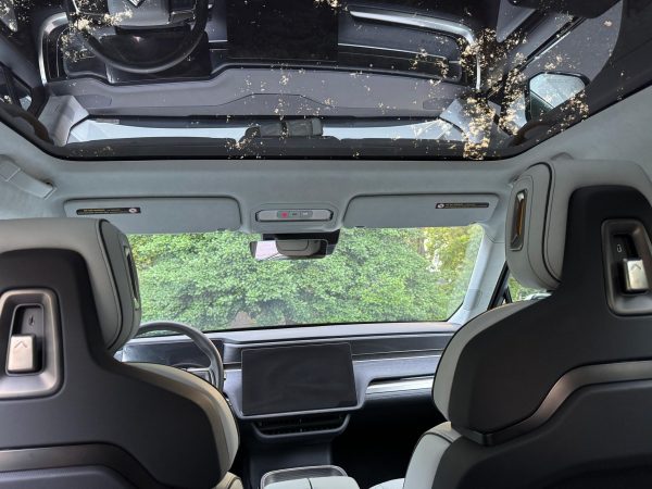 2025 Rivian R1S Adventure Edition - Image 29