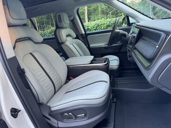 2025 Rivian R1S Adventure Edition - Image 45