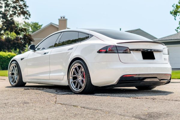 2024 Tesla Model S Plaid - Image 31