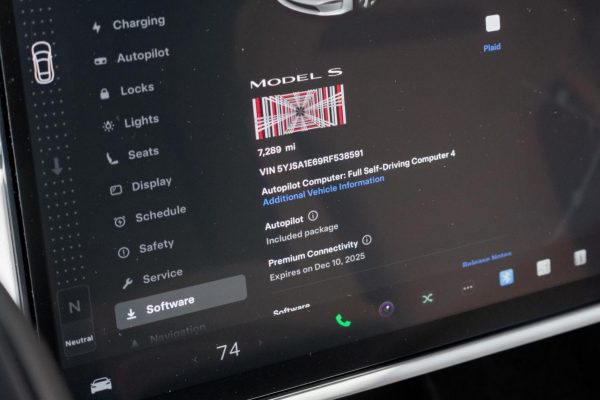 2024 Tesla Model S Plaid - Image 35