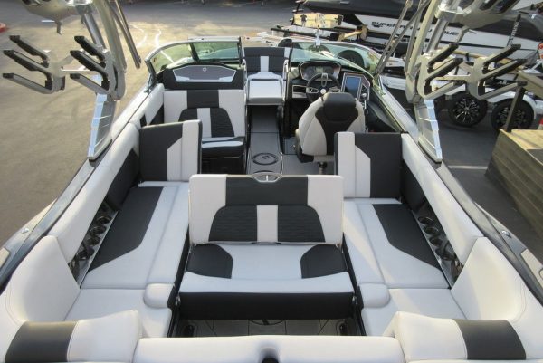 2020 MasterCraft X24 - Image 25
