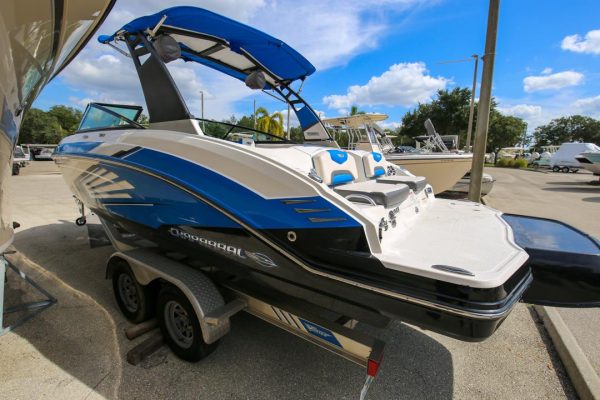 2017 Chaparral Vortex 2430 VRX - Image 12