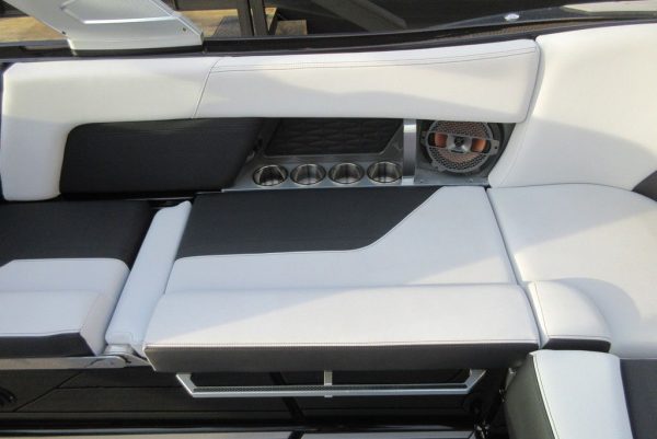 2020 MasterCraft X24 - Image 38