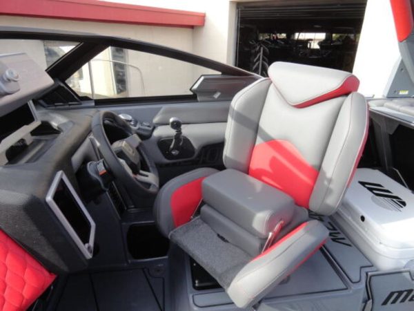 2021 Malibu Boats M240 - Image 8