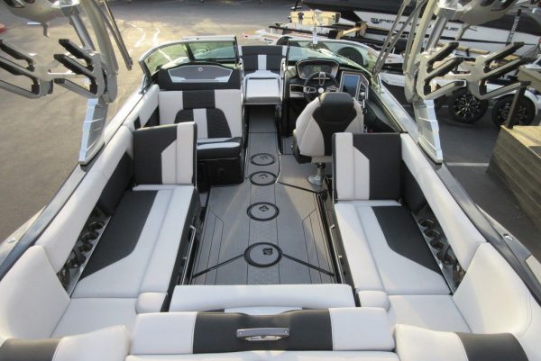 2020 MasterCraft X24 - Image 50