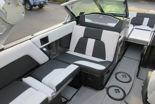 2020 MasterCraft X24 - Image 63