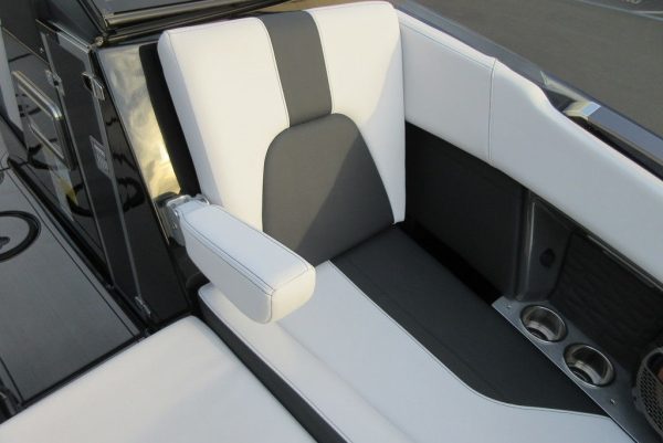 2020 MasterCraft X24 - Image 13