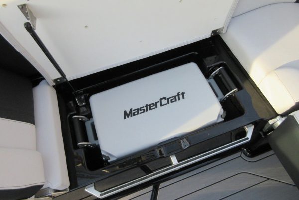 2020 MasterCraft X24 - Image 18