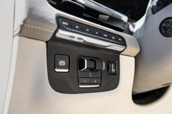 2022 Cadillac Escalade ESV 4WD Platinum - Image 7