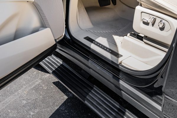 2022 Cadillac Escalade ESV 4WD Platinum - Image 13