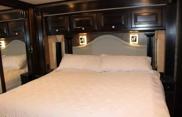 2015 Tiffin Allegro Red 33AA - Image 29