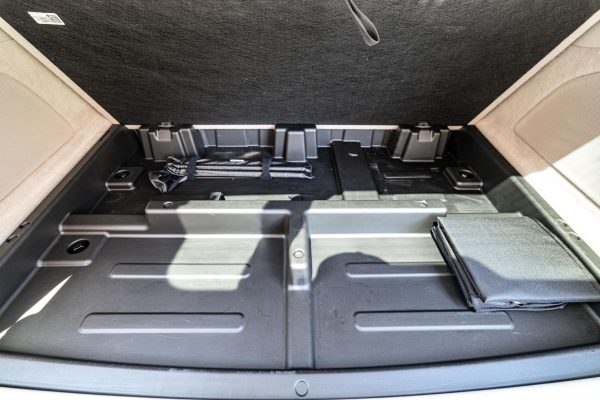 2022 Cadillac Escalade ESV 4WD Platinum - Image 19