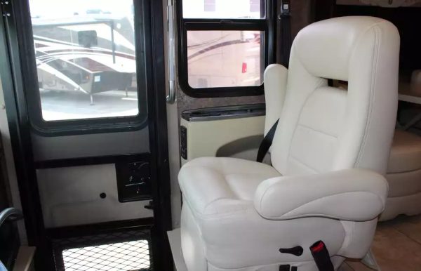 2015 Tiffin Allegro Red 33AA - Image 31