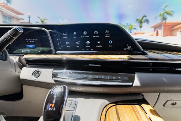 2022 Cadillac Escalade ESV 4WD Platinum - Image 22