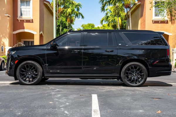 2022 Cadillac Escalade ESV 4WD Platinum - Image 30
