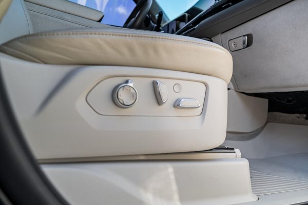 2022 Cadillac Escalade ESV 4WD Platinum - Image 32