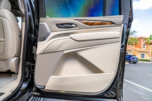 2022 Cadillac Escalade ESV 4WD Platinum - Image 43