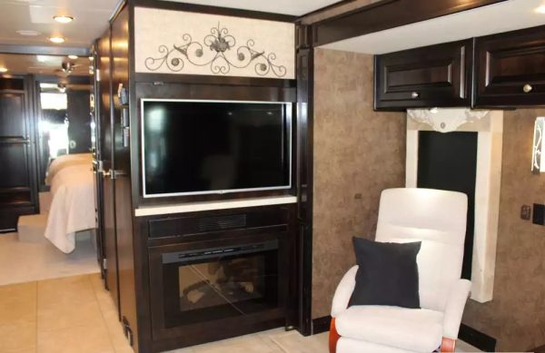 2015 Tiffin Allegro Red 33AA - Image 9