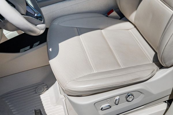 2022 Cadillac Escalade ESV 4WD Platinum - Image 63