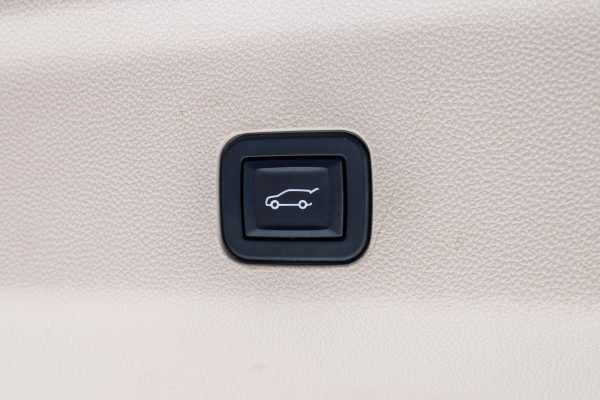 2022 Cadillac Escalade ESV 4WD Platinum - Image 70