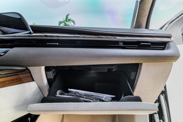 2022 Cadillac Escalade ESV 4WD Platinum - Image 81