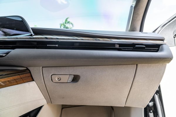 2022 Cadillac Escalade ESV 4WD Platinum - Image 82