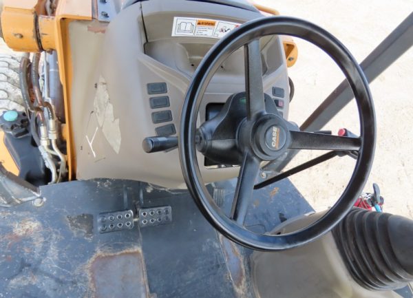 2015 Case 580N - Image 23