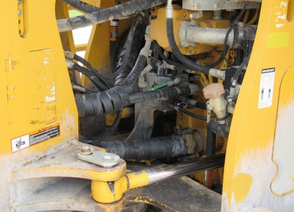 2014 John Deere 844K - Image 36